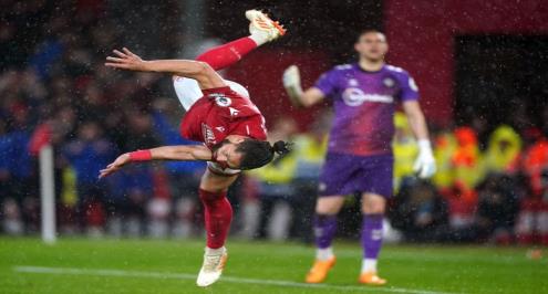 نوتينجهام فورست يزيد معاناة ساوثامبتون برباعية في الدوري الإنجليزي